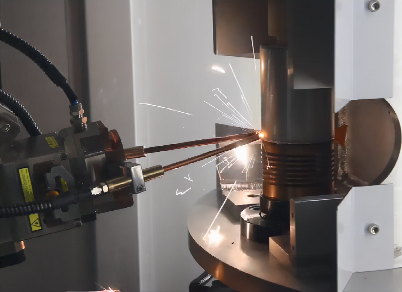 激光焊接机在电子工业加工应用中优势