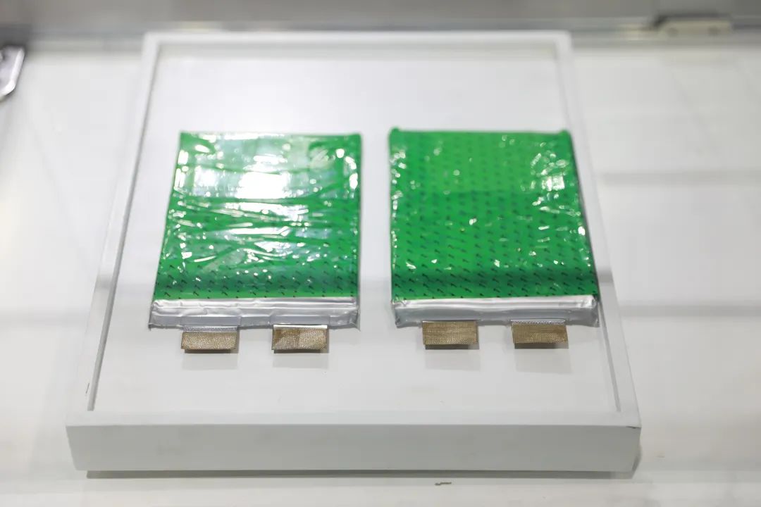 锂电池极耳焊接与极片切割中实现自动化生产