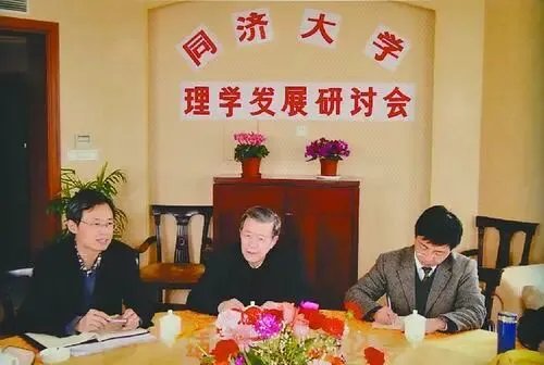 王世绩:逐光六十余载,把自己活成一束光